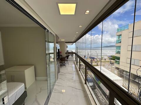 Side apt with Sea View