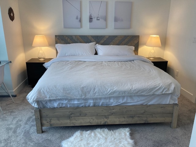 سرير رئيسي كبير. مرتبة فيرمونت. إطار سرير مصنوع محليًا.