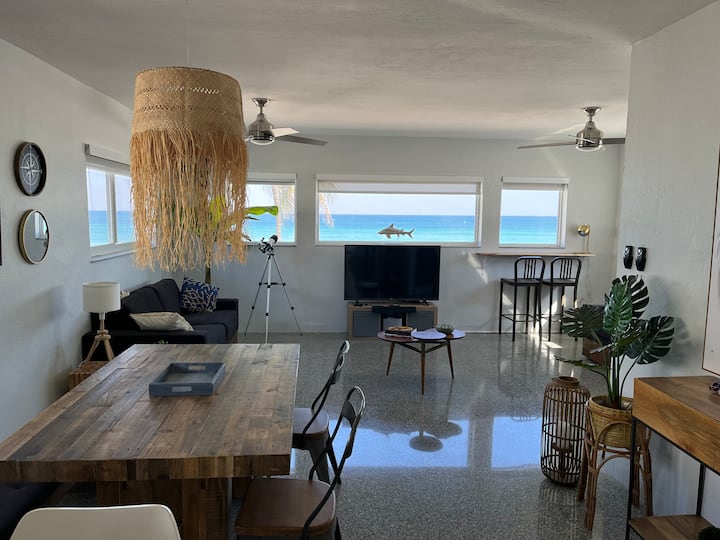 คุณมีพื้นที่สำหรับ 4 คนหากต้องการเก้าอี้มากขึ้นเราสามารถช่วยคุณได้อีก 2 คน