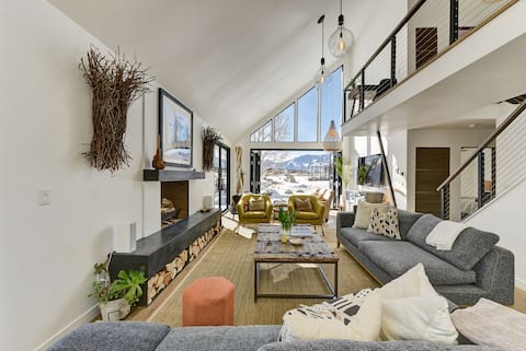 Riverfront Retreat w/ Mountain Views