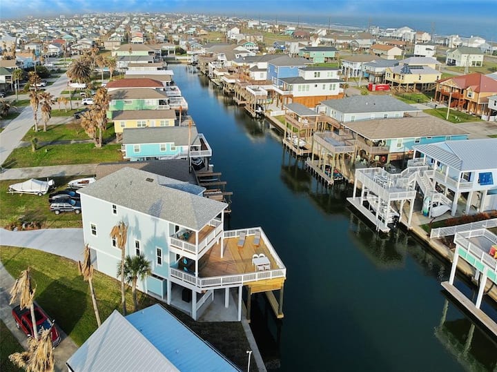 The Salty Swan Bay House Canal & Beach access! Houses for Rent in