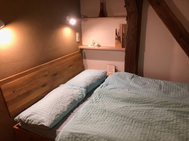 חדר שינה 2 
מידות מיטה 140 x 200 ס"מ
מגירת אחסון מתחת למיטה