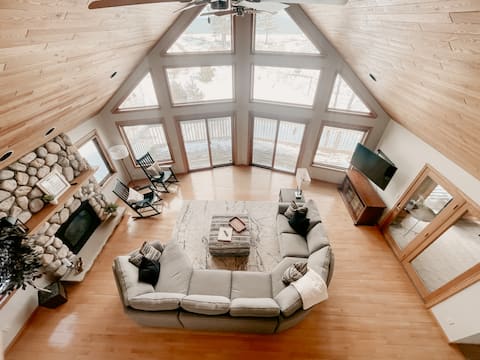 Dunwandrin Lake House in Marquette | Sleeps 10!