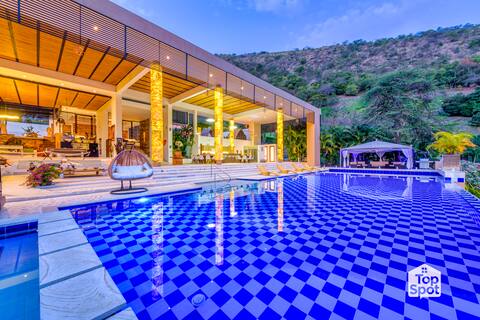 Luxurious 2500m2 Super TopSpot in Anapoima