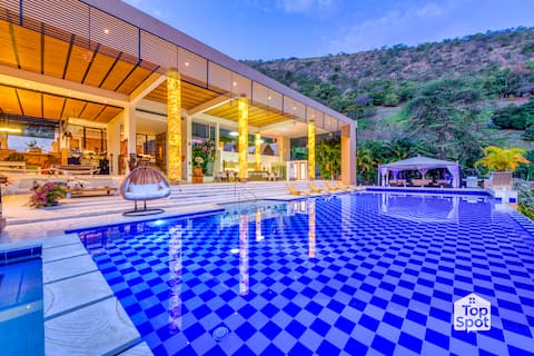 Luxurious 2500m2 Super TopSpot in Anapoima