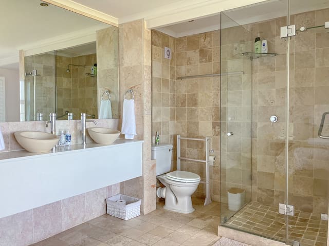 Melkbos ocean-front house gallery image 5