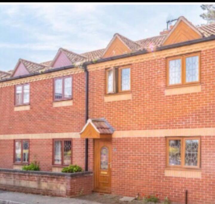 Spacious seaside Houses for Rent in GorlestononSea