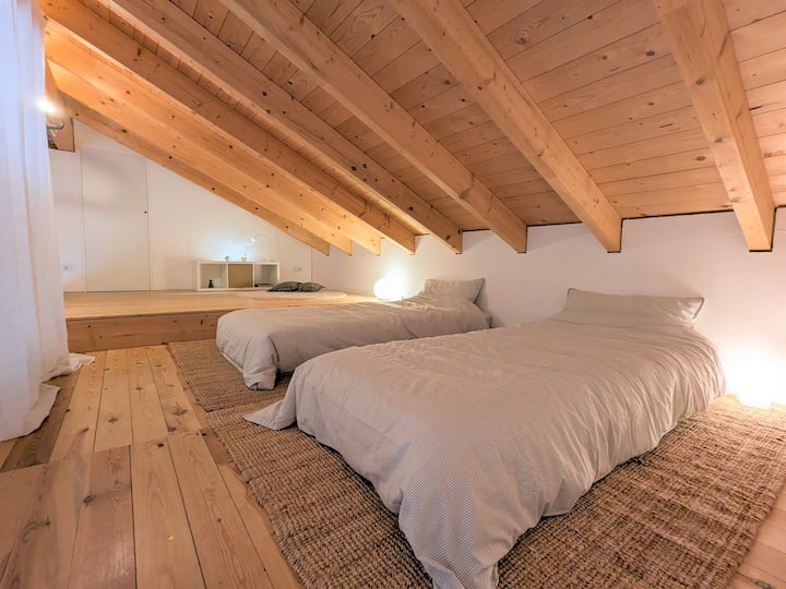 Loft con acogedora zona para dormir (2 camas 90x200 cm)