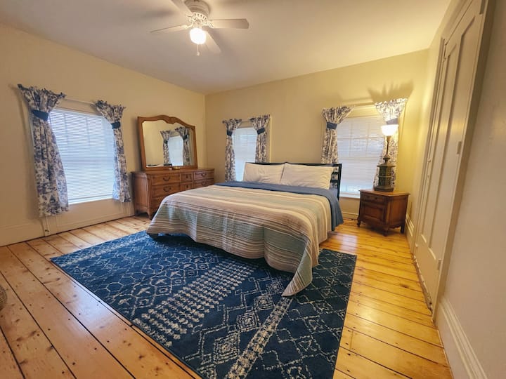 Beautiful Historic Meeting House Apartment 2 Apartments for Rent in