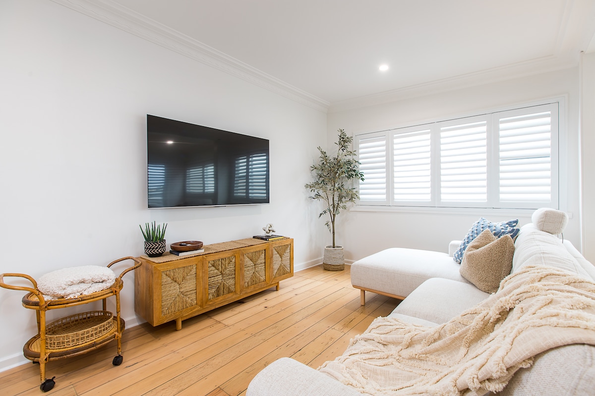 Top performing Airbnb: SABLE & ROCCO Merewether- Beach Bungalow in Newcastle City Council