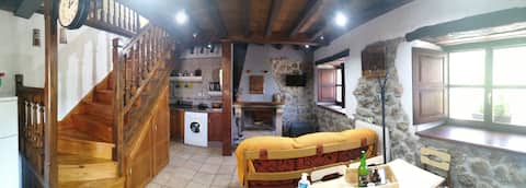Anuncio de Airbnb popular: Canalizu L'Abeya Village House en Cabrales