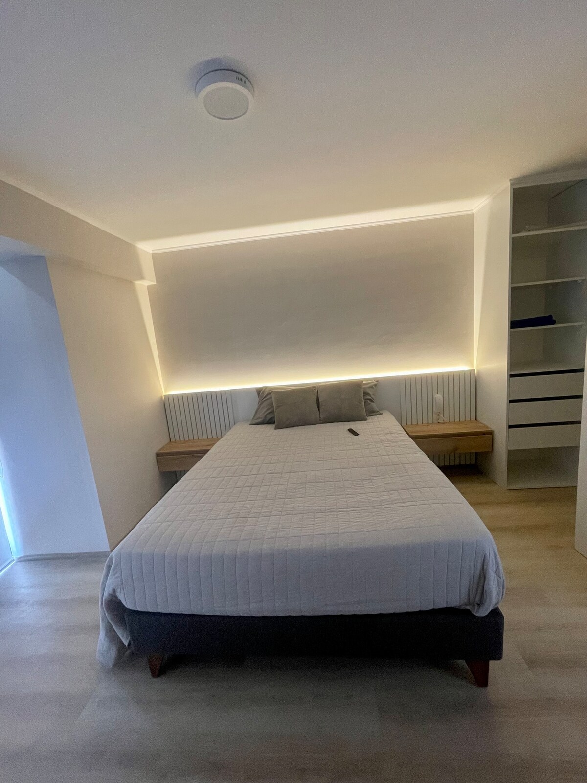 Cama queen con luz led