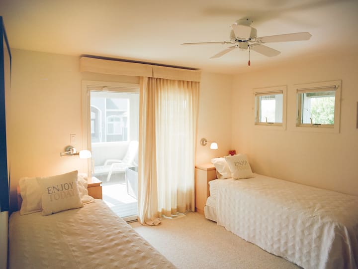 Საძინებელი 4 - ორი ტყუპი დამატებითი საწოლი, ძალიან მშვიდი ხედი ყურესა და ვერანდაზე