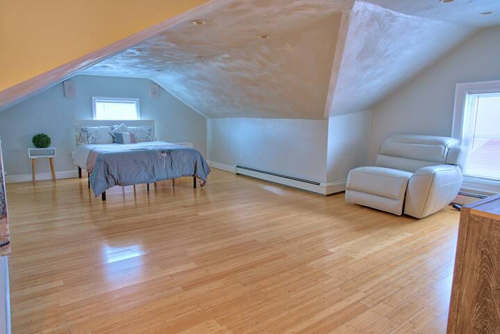Spacious multi-level 4 bed /2bath Apt. in Boston