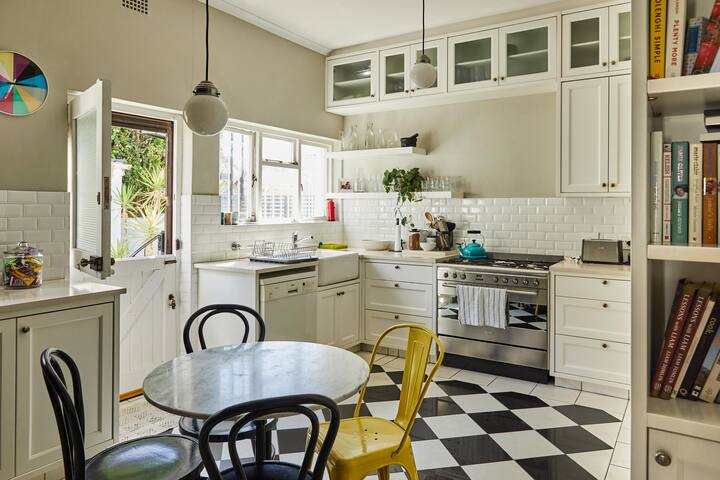 Charming, Sea Point 2 bed Home gallery image 5