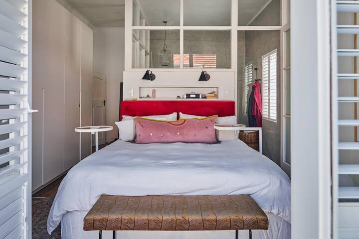 Charming, Sea Point 2 bed Home gallery image 3