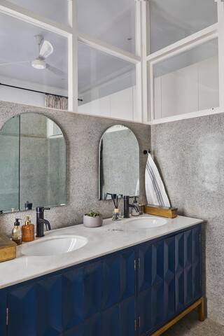 Charming, Sea Point 2 bed Home gallery image 4