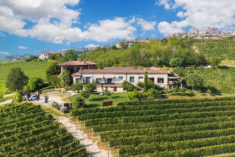 Suite Costa Fiore: charme on Barolo hills