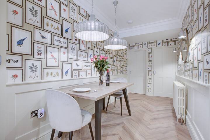 Stylish two bedroom apartment. Fantastic location. gallery image 5