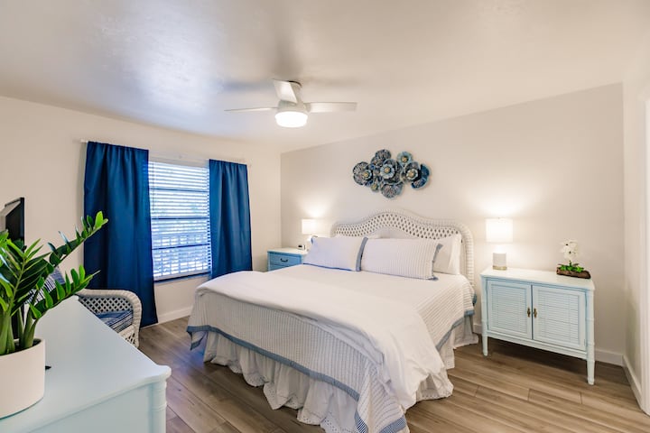 Suita kryesore me krevat dopio "king" të rehatshëm.