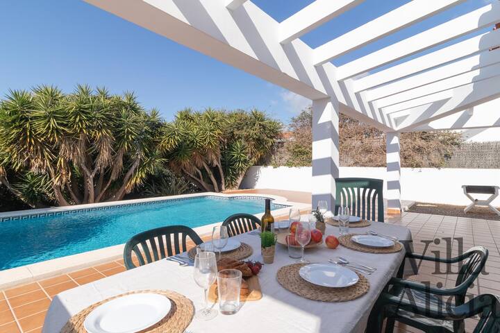 Villa Alicia – Large Villa, Centrally Located