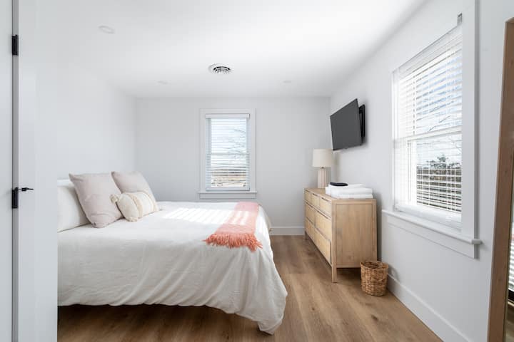 Dormitorio de invitados con cama King