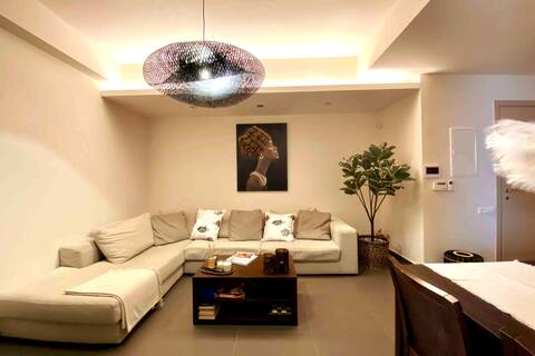 Luxurious, detached guest house in a single-family home