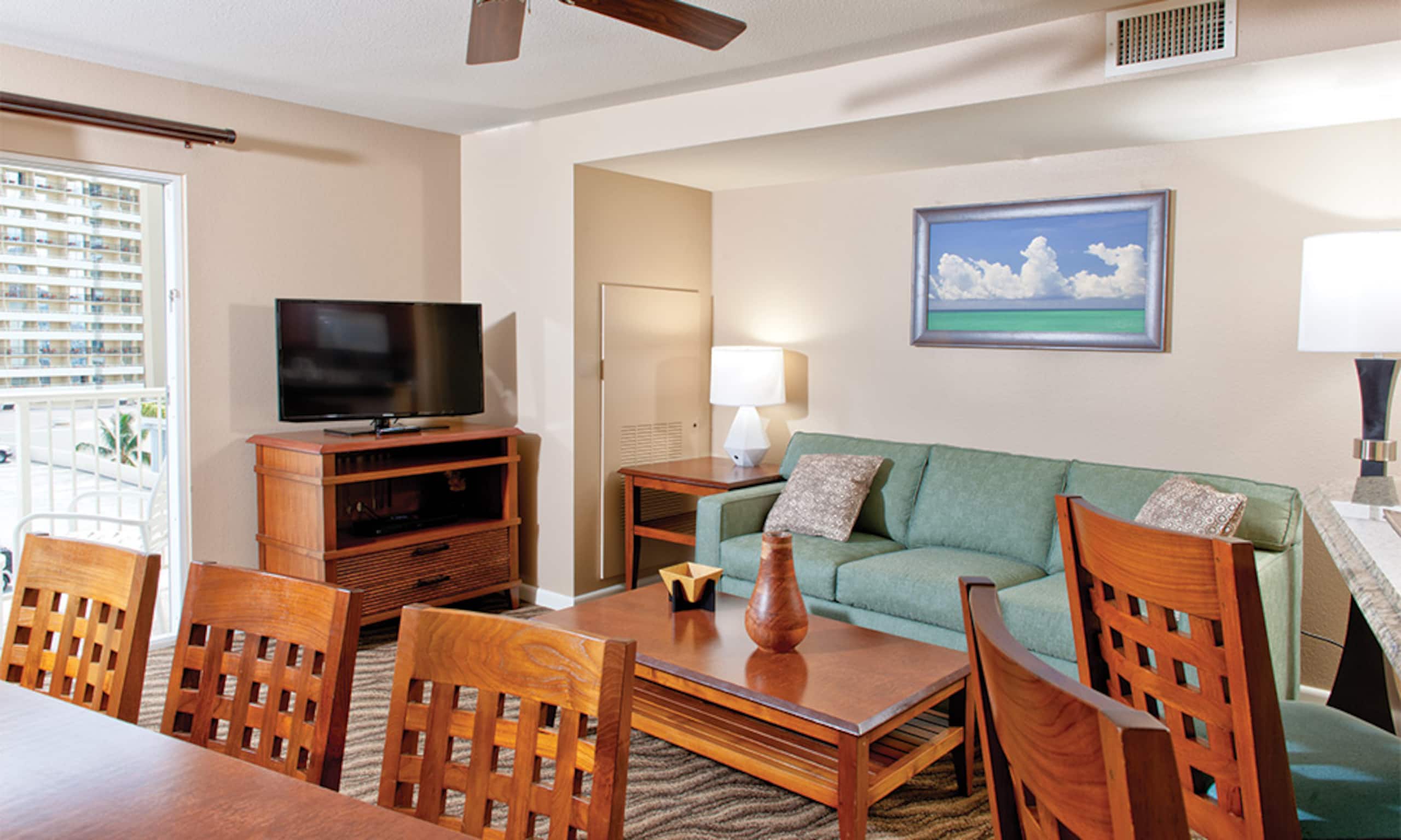 Hotel in Honolulu · ★4.8 · 2 bedrooms · 4 beds · 2 private baths - Image 7