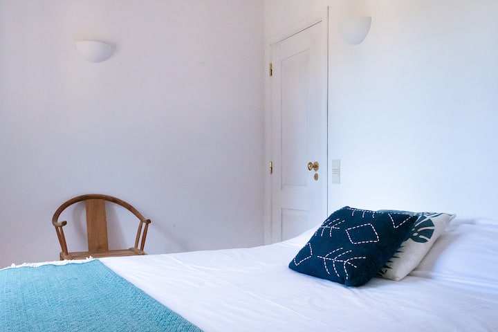 Master bedroom House B (with walk in closet and en-suit bathroom)