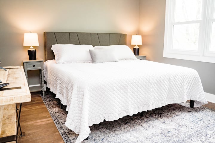 Bedroom 1 - King Bed