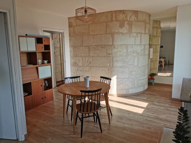 Lumineux appartement sous les toits à Pey Berland