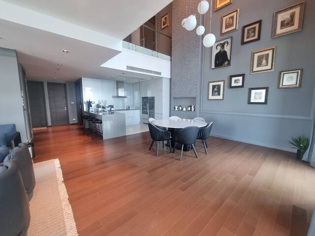 Luxurious 4 Bedroom Penthouse Loft At Nana BTS gallery image 5
