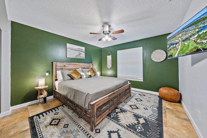 Bedroom #2
King Bed, open closet with rack, shelf, and dresser (not pictured). Wall mounted TV and beautiful decor. 