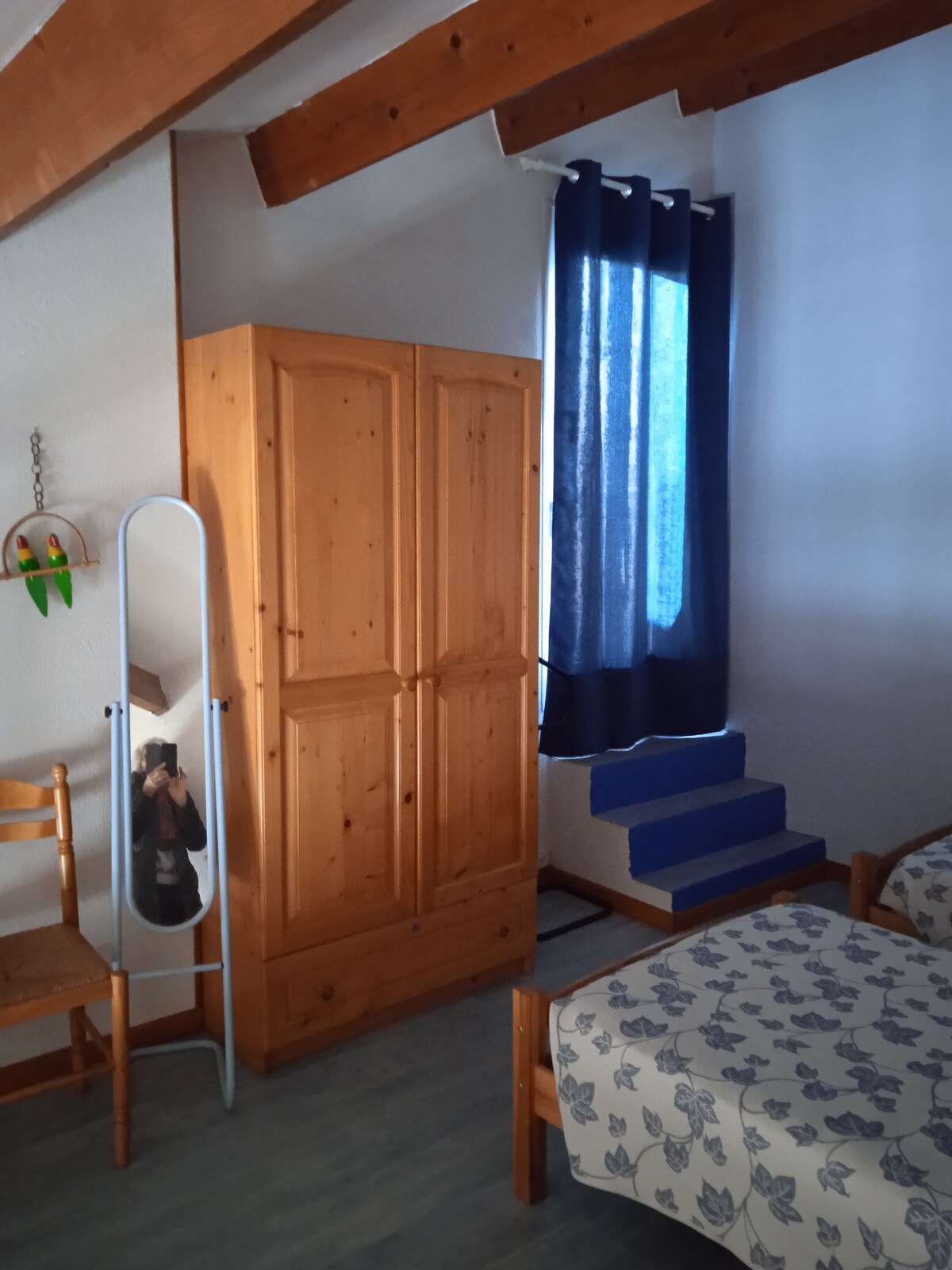 mezzanine slaapkamer 2 bedden 90 kledingkast, nachtkastjes toegang tot het dakterras