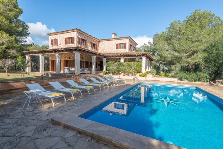 Villa Es Puig, Porto Colom, Piscina, AC, Bbq, Wifi gallery image 3