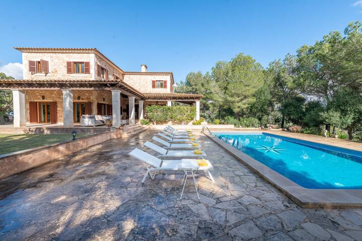 Villa Es Puig, Porto Colom, Piscina, AC, Bbq, Wifi gallery image 4