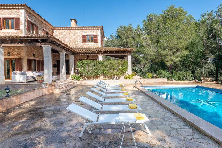 Villa Es Puig, Porto Colom, Piscina, AC, Bbq, Wifi gallery image 5