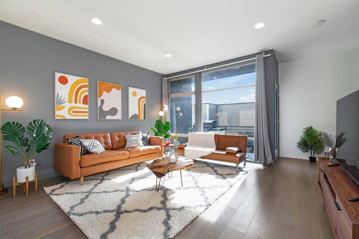 6B6B Ballard Duplex 240V EVcharger Rooftop Parking gallery image 5