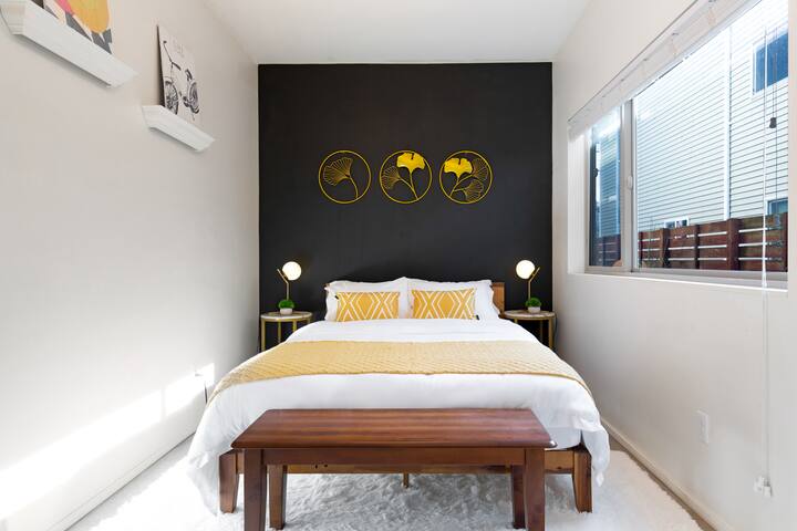 6B6B Ballard Duplex 240V EVcharger Rooftop Parking gallery image 4