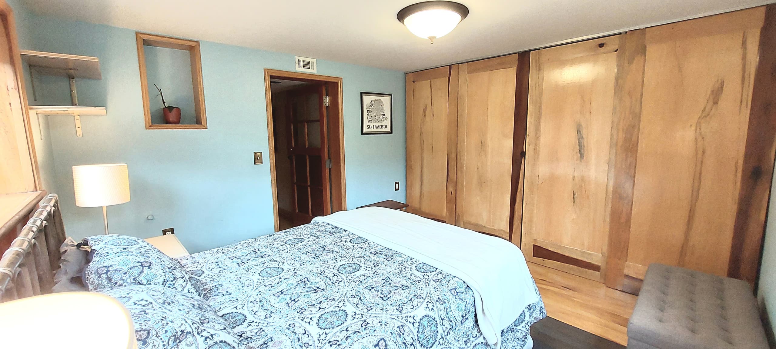 Blue House in the Sunnyside - Image 10