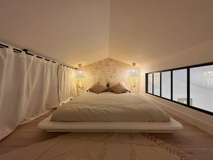 Coin nuit en mezzanine, couchage 140x190cm