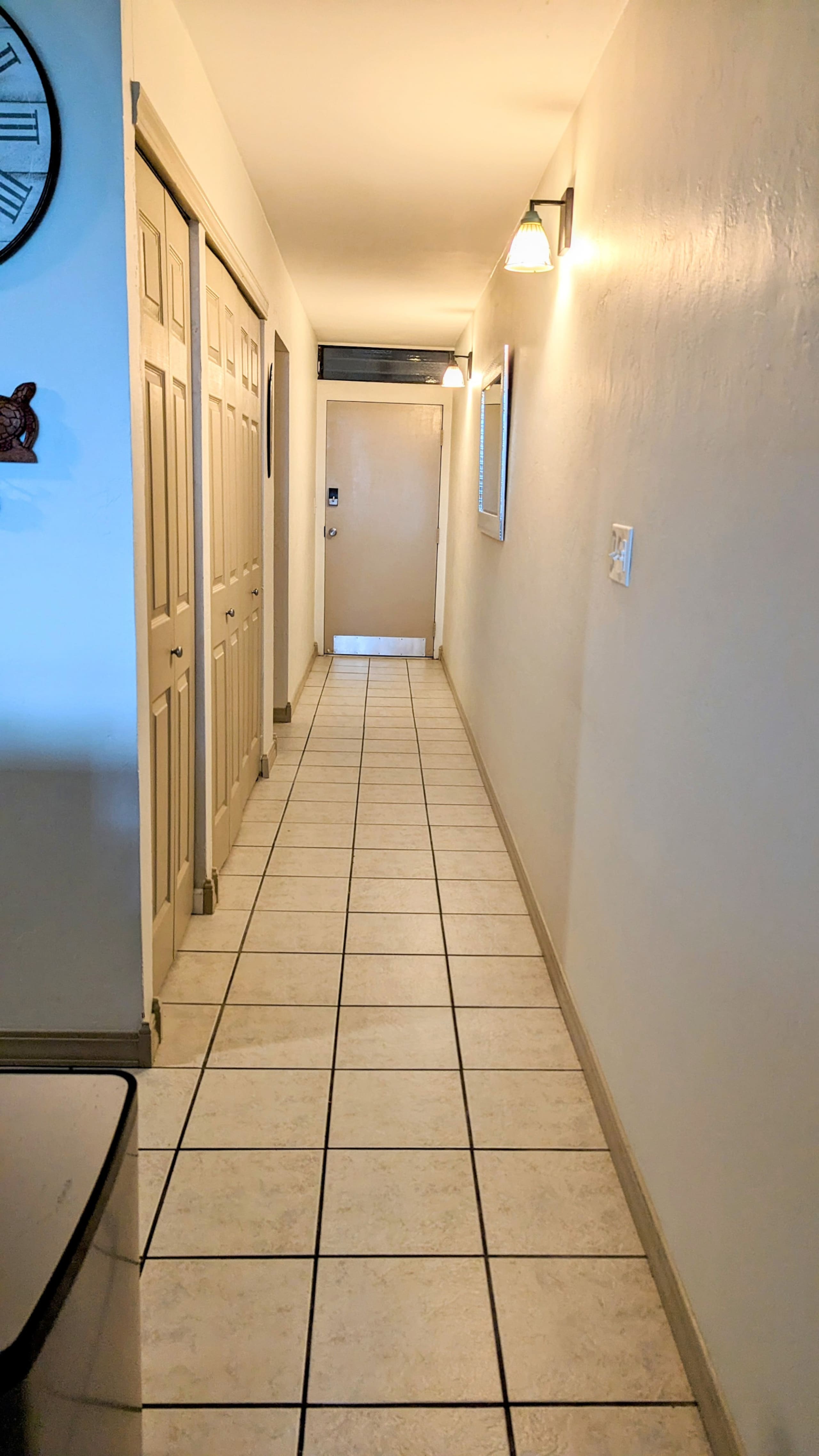 Centrally Located Downtown Kona Condo - Image 24