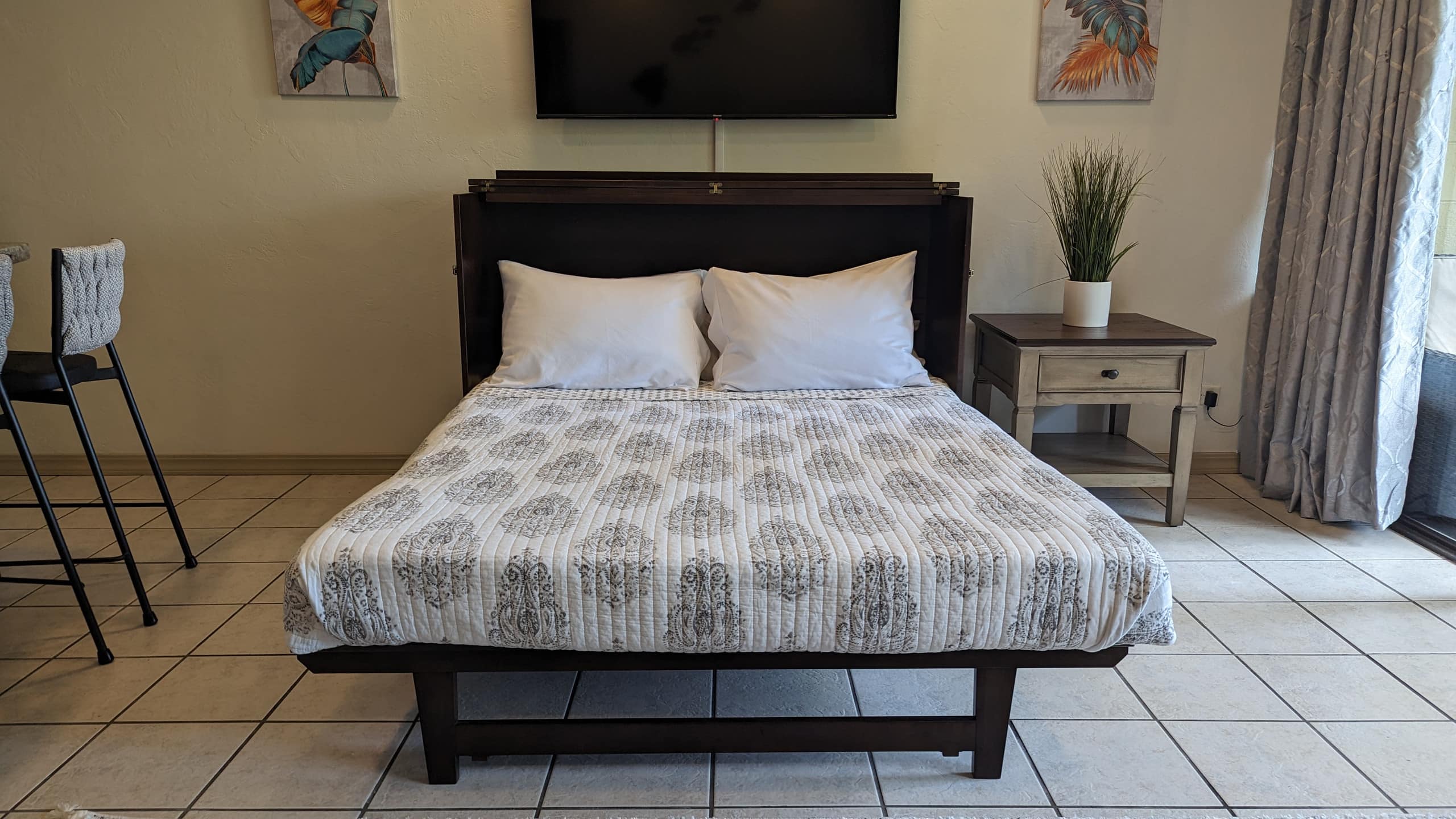 Centrally Located Downtown Kona Condo - Image 4