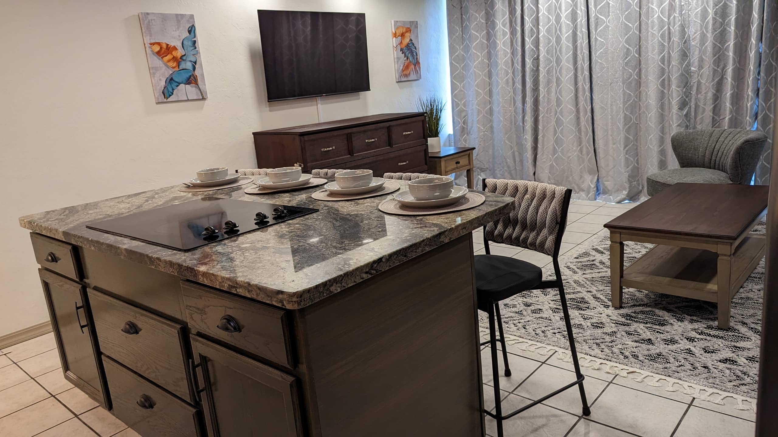 Centrally Located Downtown Kona Condo - Image 10