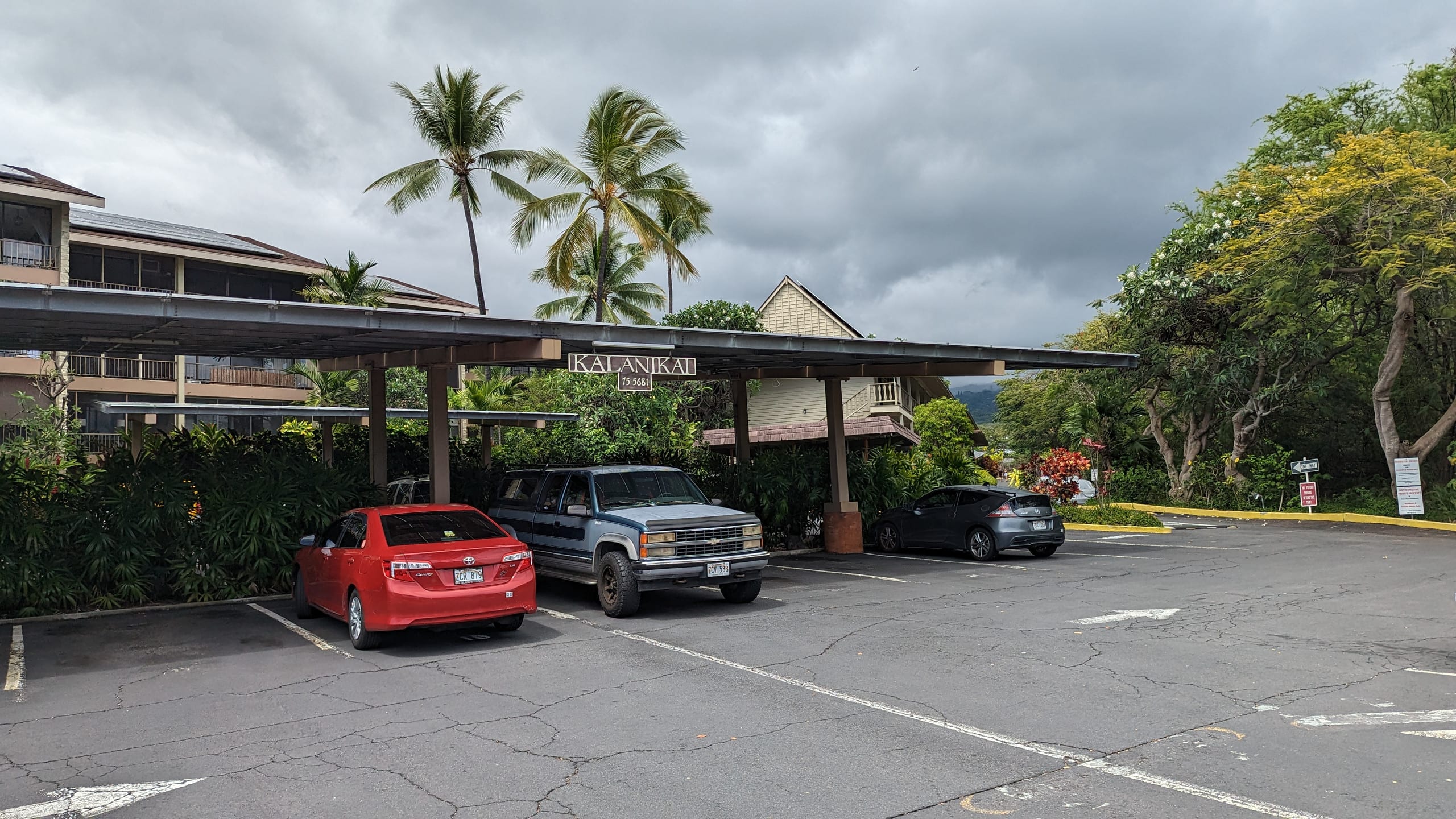 Centrally Located Downtown Kona Condo - Image 21