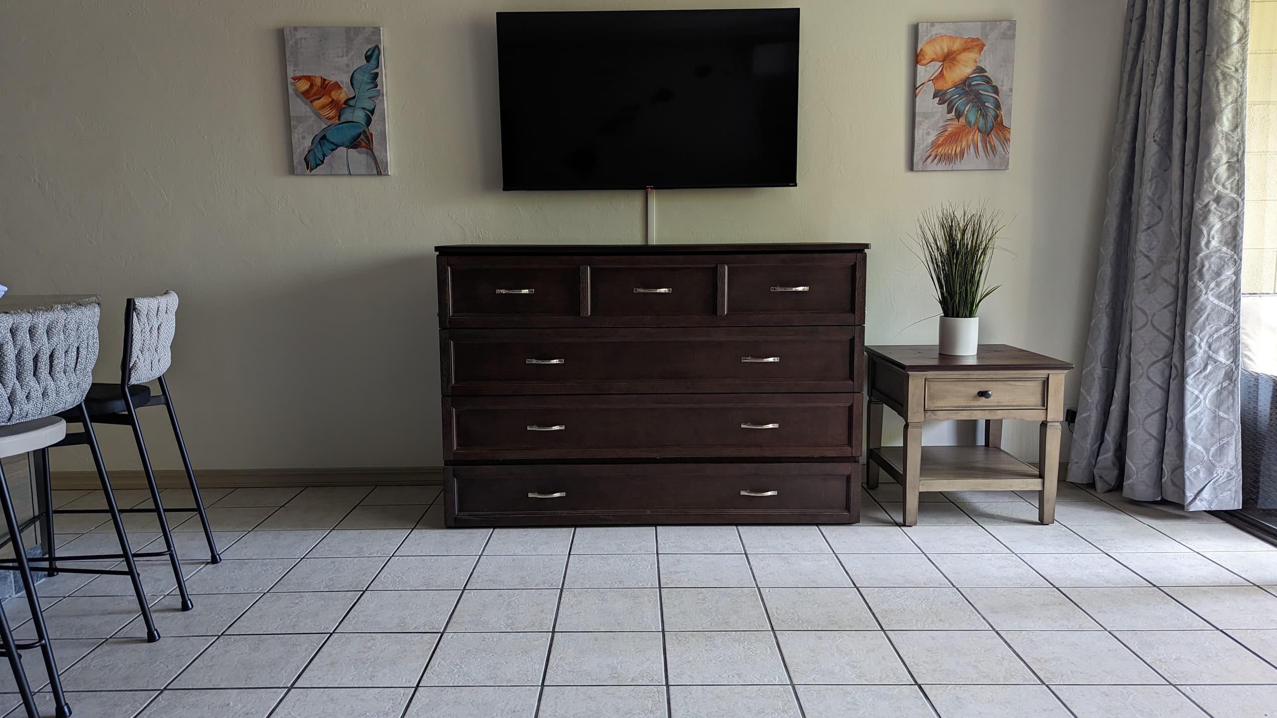 Centrally Located Downtown Kona Condo - Image 3