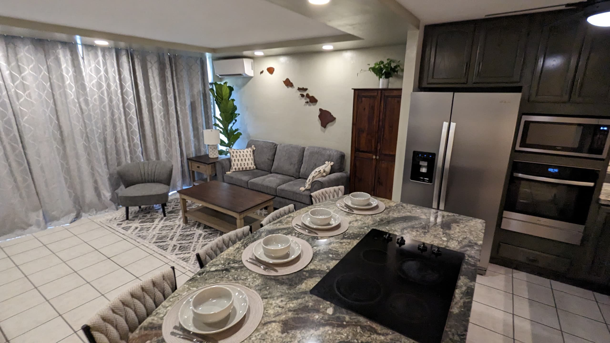 Centrally Located Downtown Kona Condo - Image 2