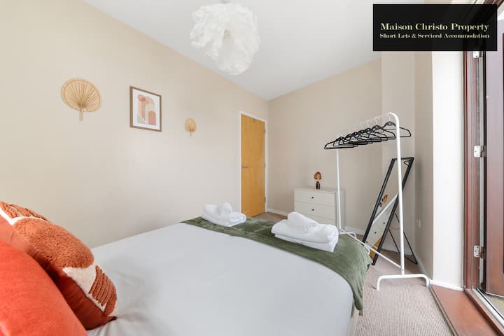 Chumba cha kulala katika Maison Christo Property Short Lets & Serviced  Malazi 