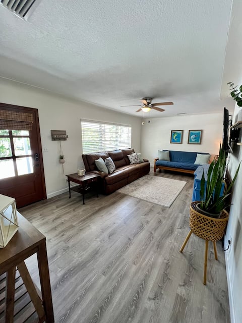 Top Airbnb: Beautiful Home with Pool 3 Minutes to Beach in Indian Shores