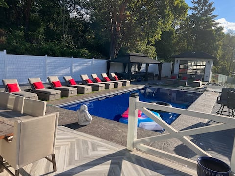 Lakefront(partial) dock pool hot tub sauna gym